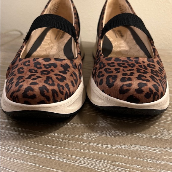 NIB, StrideRite Reflection Round Toe Mary Jane
Comfort Sneakers - Picture 4 of 10
